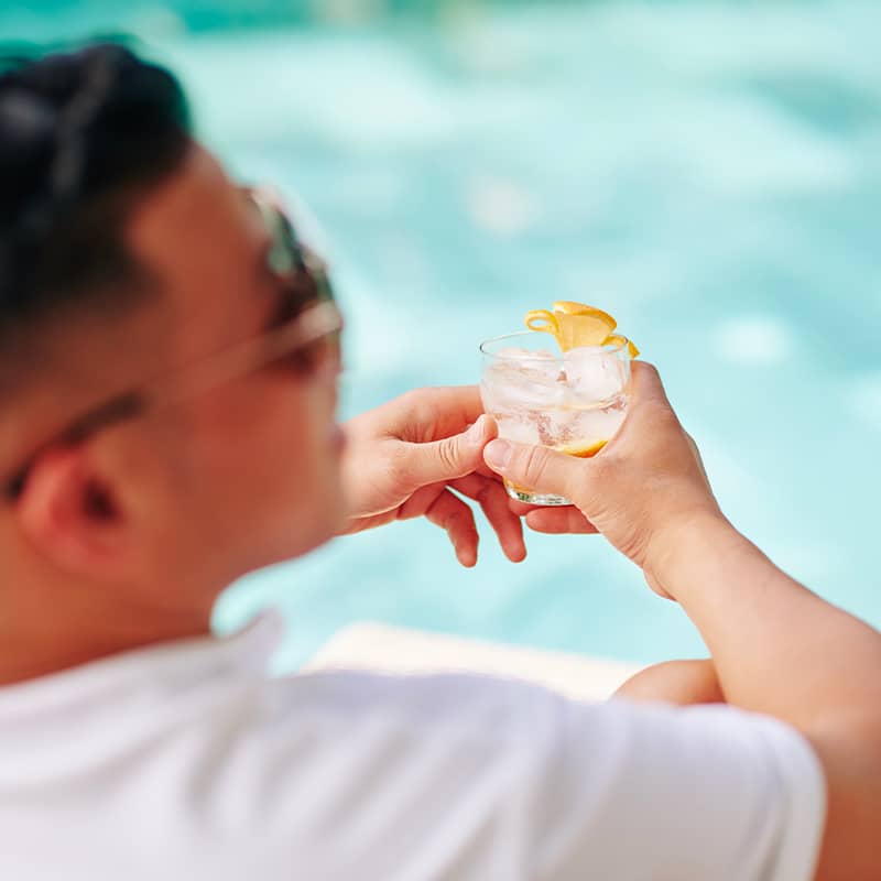 Réunissez votre équipe au bord de l'eau pour un afterwork.
